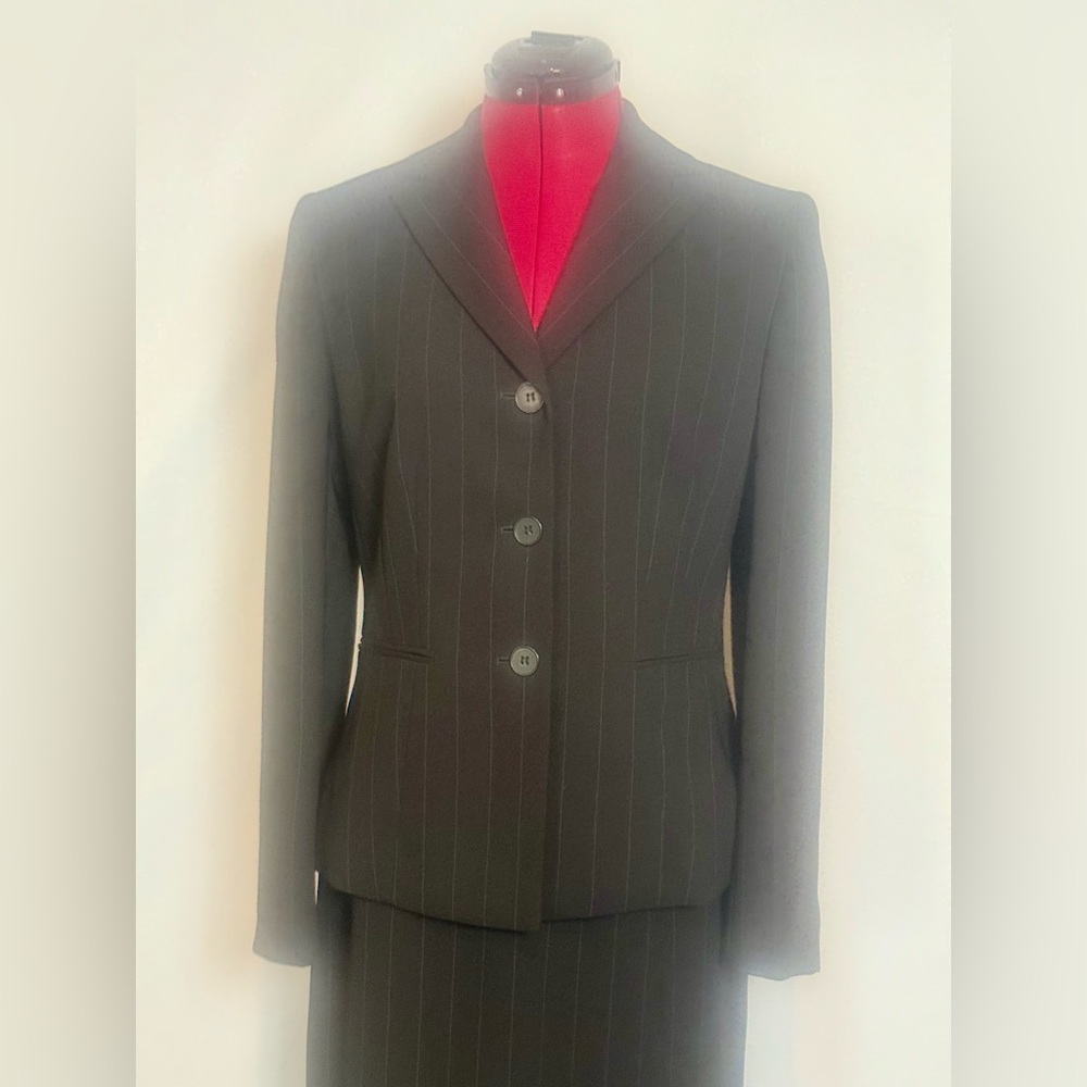 Le Suit Skirt Suit Woman's Size 6 Black Pinstriped 2-Piece Set Blazer & Skirt - Picture 7 of 15